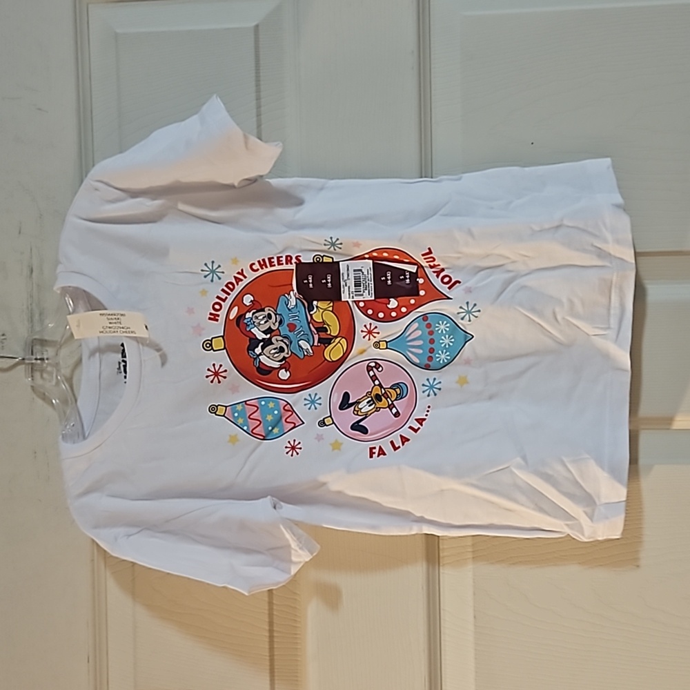 DISNEY MICKEY AND FRIENDS HOLIDAY CHEER TEE: WHITE: NEW WITH TAGS: SIZE S (6/6X)